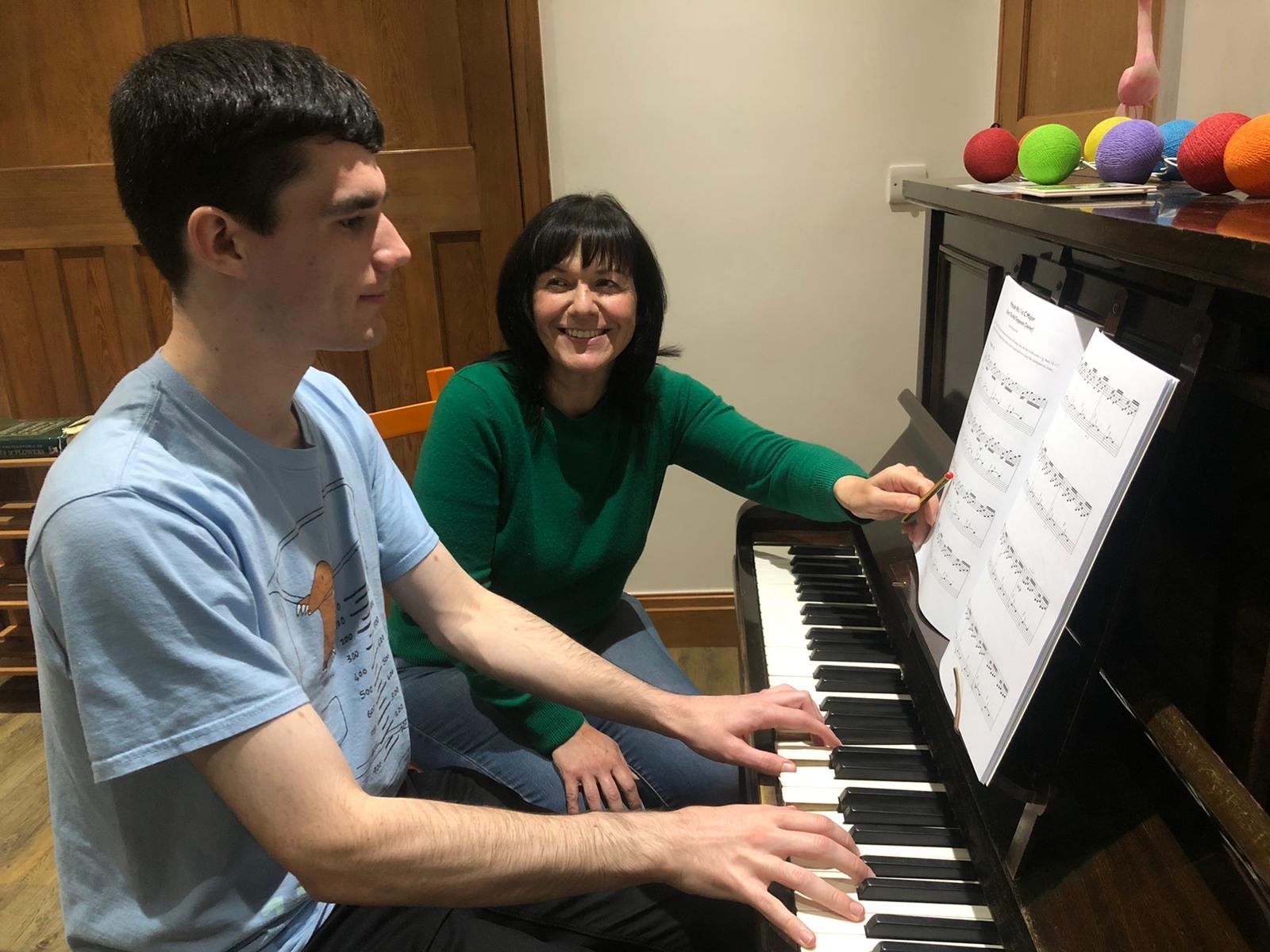 08e90df7-6e8e-4150-960f-914cf5d64e7c Fiona Robinson teaching a piano student