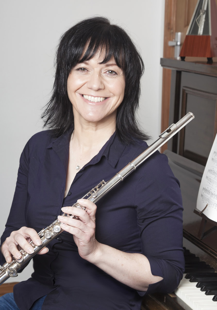 Fiona with flute and piano crop Fiona Setterfield (formerly Robinson), Music teacher in Sheffield